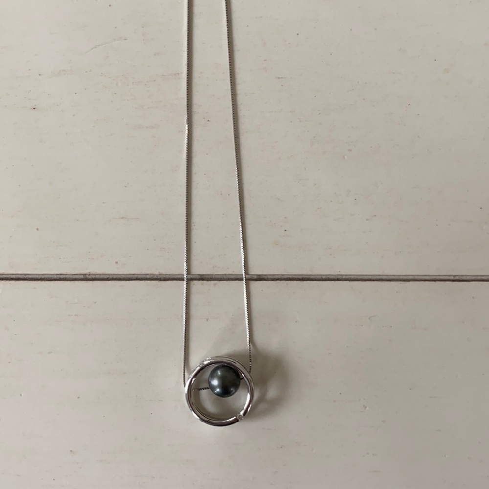 WHITE GOLD BLACK PEARL NECKLACE WITH DIAMOND